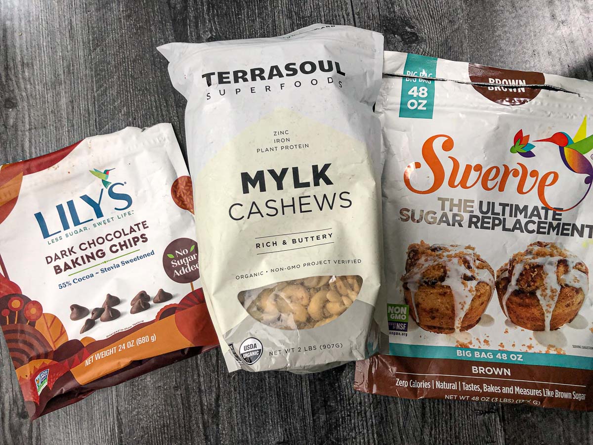 recipe ingredients - raw cashews, Swerve sweetener, lily's chocolate chips