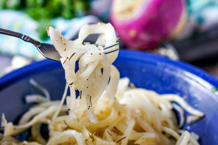 a forkful of the garlic turnip noodles