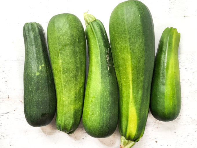 5 fresh zucchinis