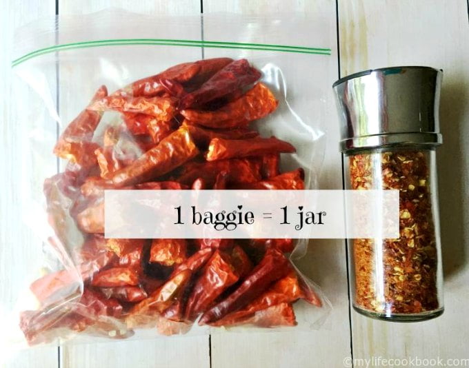 Make your own sun dried tomatoes & hot pepper flakes from your summer harvest so you can enjoy them all year long!