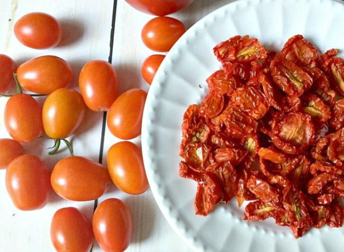 Make your own sun dried tomatoes & hot pepper flakes from your summer harvest so you can enjoy them all year long!