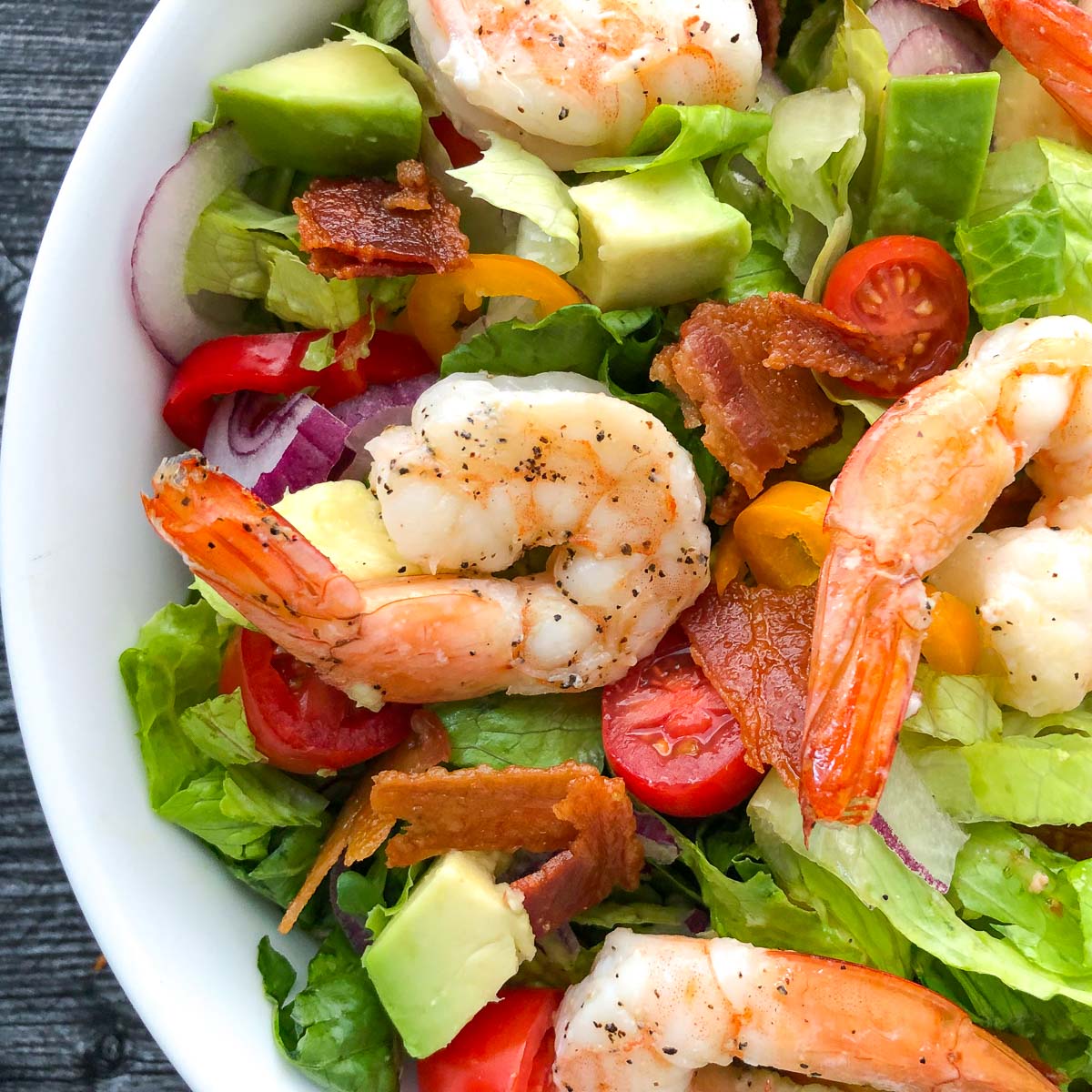closeup of keto BLT salad with shrimp