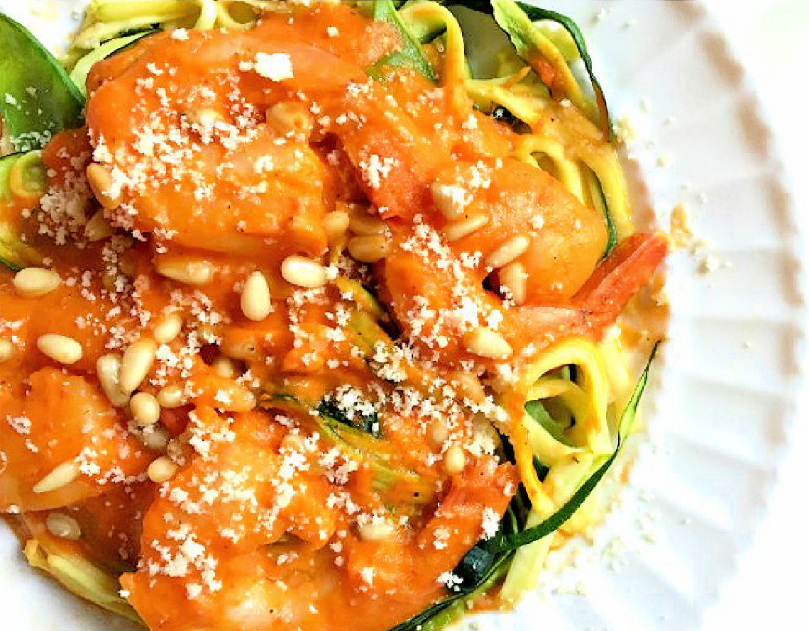 zucchini noodles with red pepper sauce and shrimp