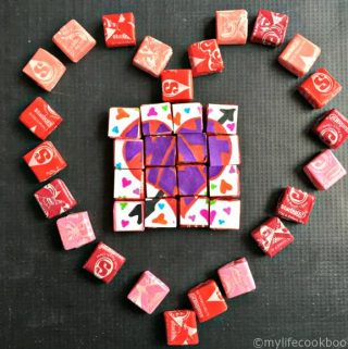 This is a fun Valentines Day candy puzzle that your kids can make. Using candy as puzzle pieces makes for an easy and fun craft for school.