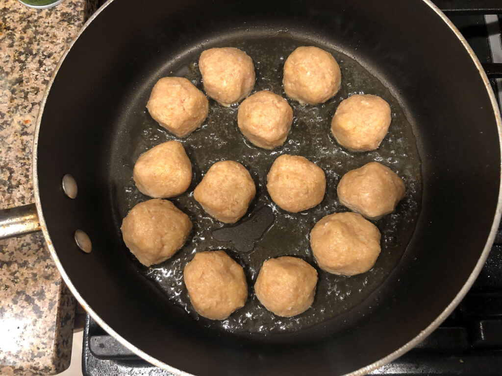 skillet with low carb chicken meatballs 
