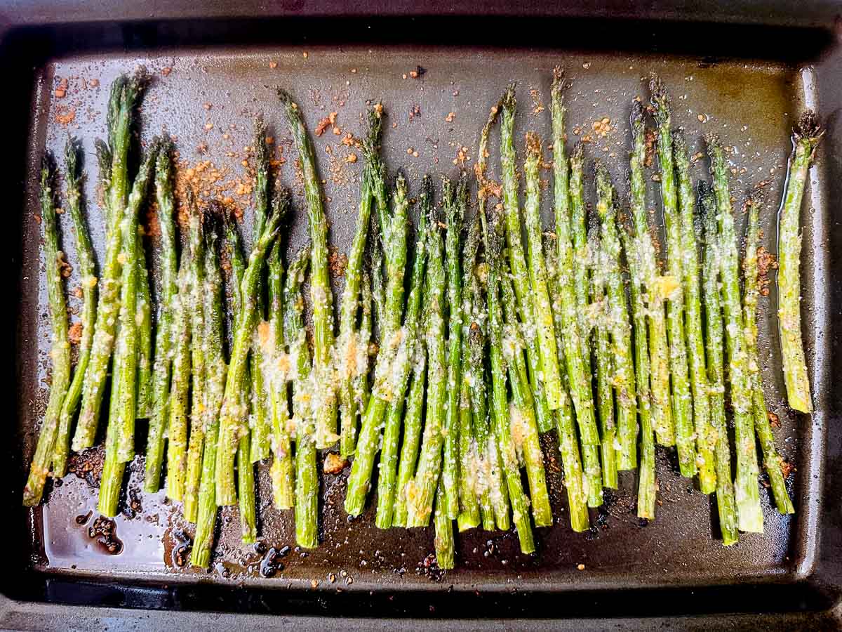 baking try with roasted lemon asparagus with garlic