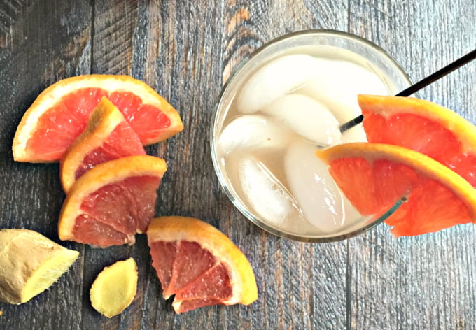 This grapefruit ginger fizz cocktail is a tasty low carb drink for Spring.