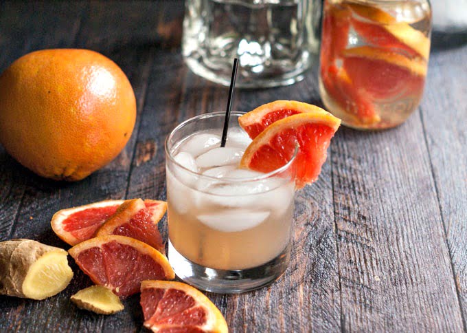 This grapefruit ginger fizz cocktail is a tasty low carb drink for Spring.