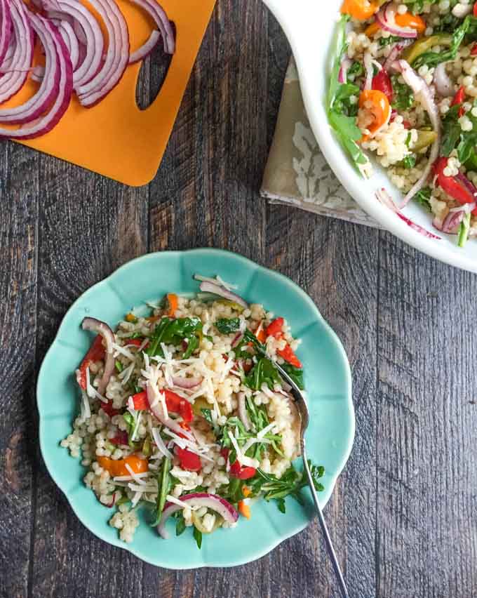 This arugula couscous salad is fresh, tasty and hearty. Perfect for a picnic, summer party or just eat it for lunch.