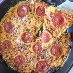 This low carb pepperoni pizza frittata is an easy dish that's great for those pizza cravings. Pizza for breakfast!