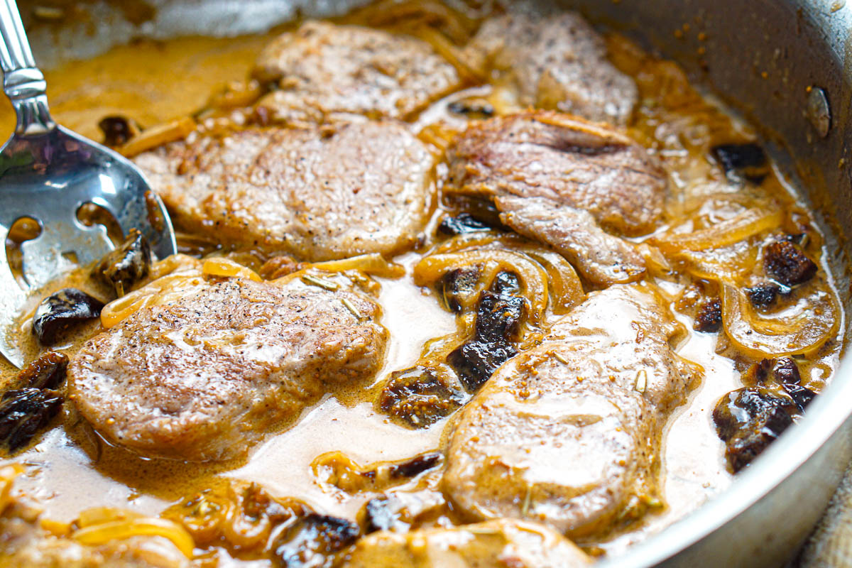 Closeup of the pan with the finished dish.