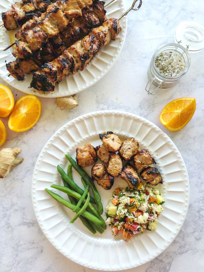These orange ginger pork kebabs are great for a summer dinner on the grill. An easy, fresh and tasty low carb summer dinner!