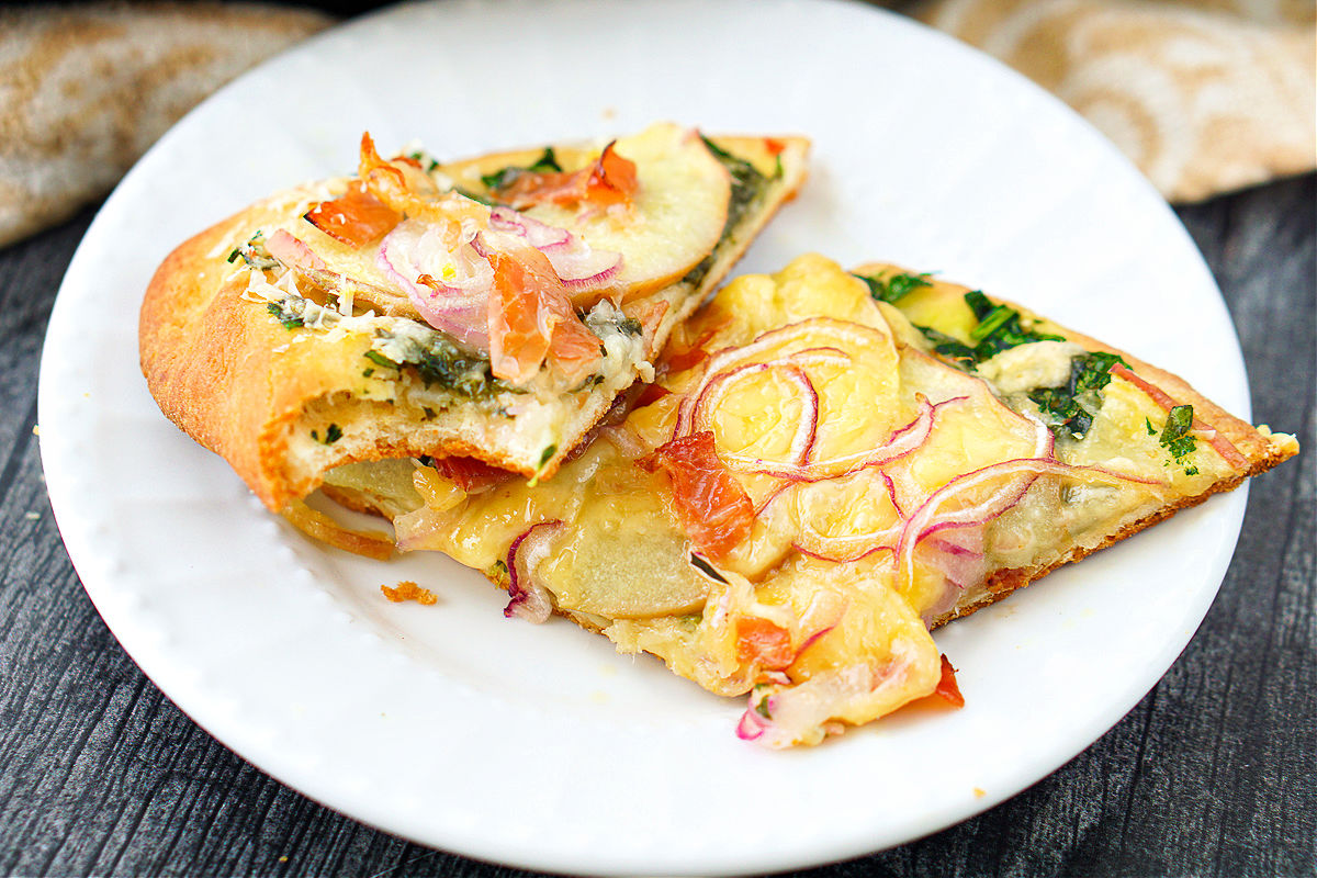 Easy Apple & Cheese Flatbread Pizza Recipe - fast dinner or fall appetizer!