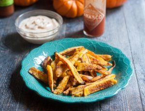 These pumpkin fries with buffalo aioli are a delicious side dish or snack.The sweetness of the pumpkin goes perfectly with the spicy, creamy aioli.