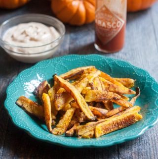 These pumpkin fries with buffalo aioli are a delicious side dish or snack.The sweetness of the pumpkin goes perfectly with the spicy, creamy aioli.