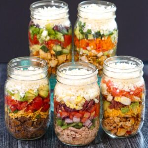 5 different flavored keto mason jar salads.