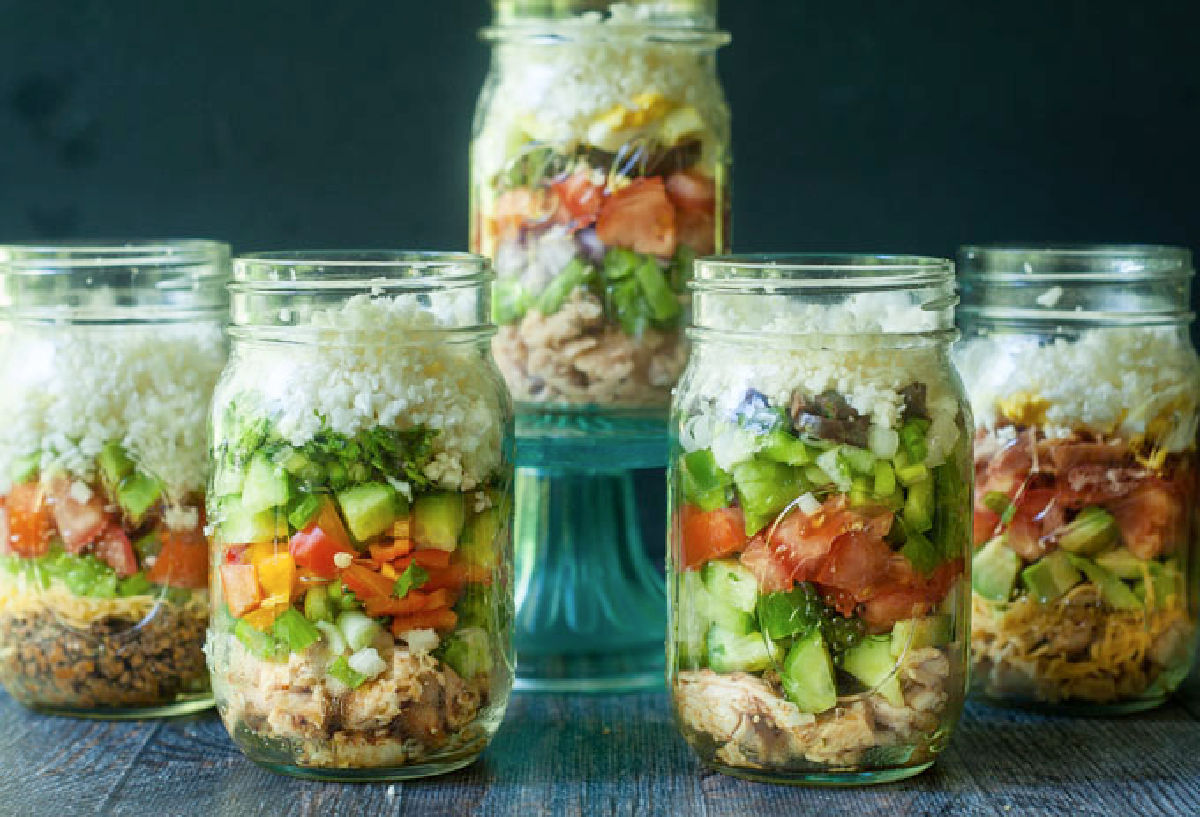 5 different low carb mason jar salads.