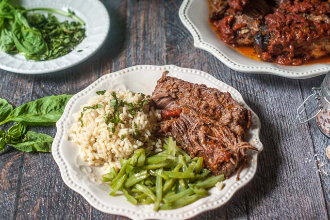 This slow cooker marinara pot roast just needs 5 ingredients to make a flavorful dinner. Pop into the slow cooker in the morning and cook a few side dishes and in just 20 minutes you can have a delicious wholesome meal.