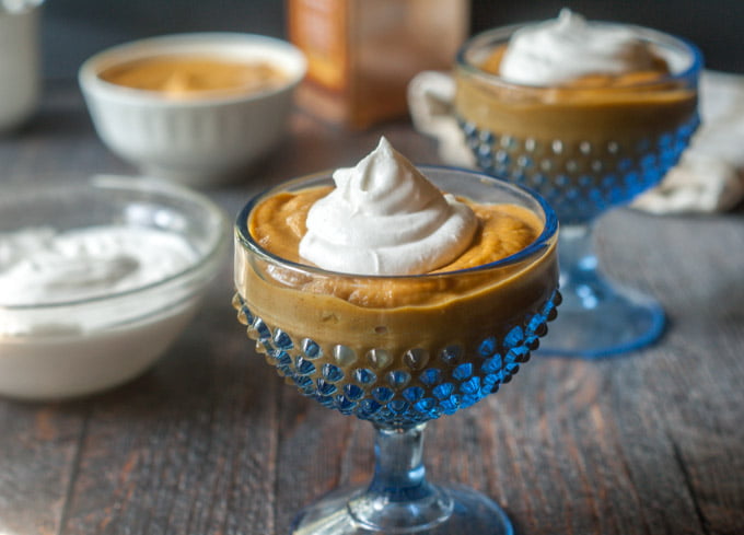 2 blue serving dishes for healthy pumpkin pie pudding with coconut whipped cream