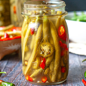 closeup of a jar of keto spicy pickled green beans