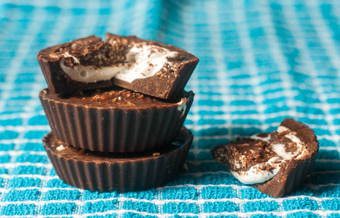 These low carb coconut marshmallow cups are a very tasty candy you can make in no time. Full of chocolate and crunchy coconut with that special marshmallow creamy center. Only 0.9g net carbs per candy.