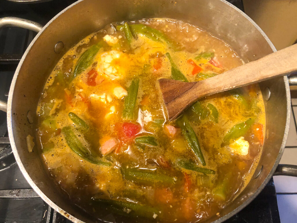 pot with finished jambalaya soup