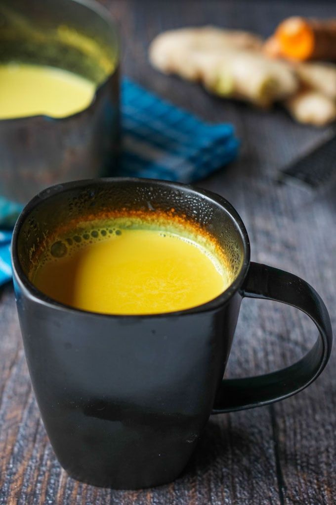 If you are craving some warmth and spicy in a drink, give this spicy turmeric & ginger drink a try. It's full of healthy ingredients and taste and it's only 3.2g net carbs per serving.