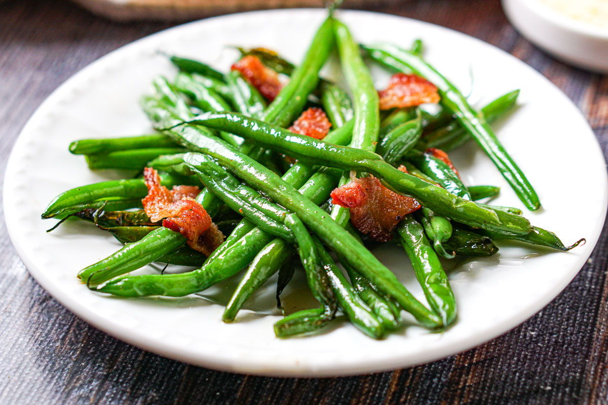 closeup of a plate of sautéed beans with bacon