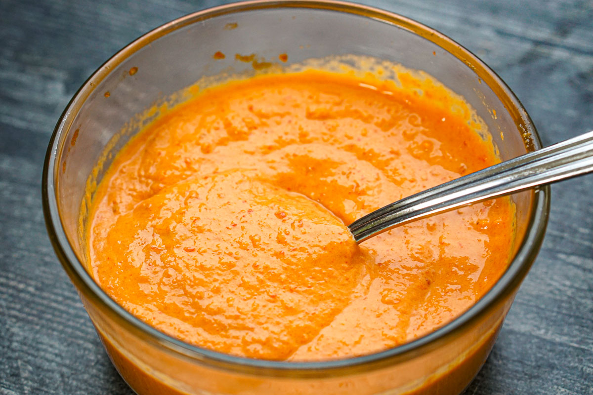 Close up of the finished keto creamy sauce.