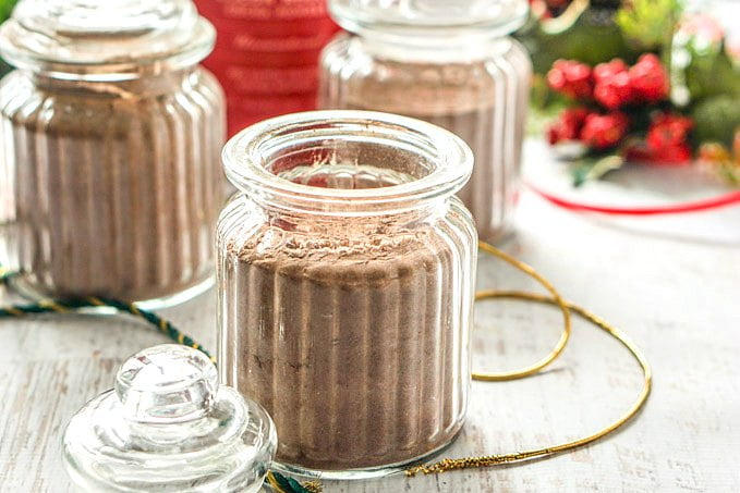 This homemade low carb cocoa mix makes a great gift for friends and family on a low carb diet! It takes only minutes to make and with a cute container, ribbons or bows you have an easy homemade gift. Or just keep it for yourself for those cold winter days.