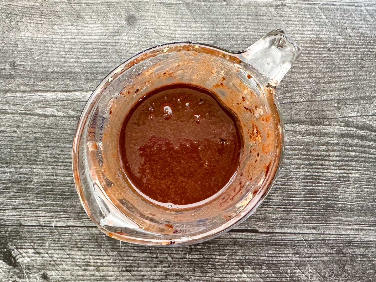 pyrex measuring cup with liquid keto chocolate mixture