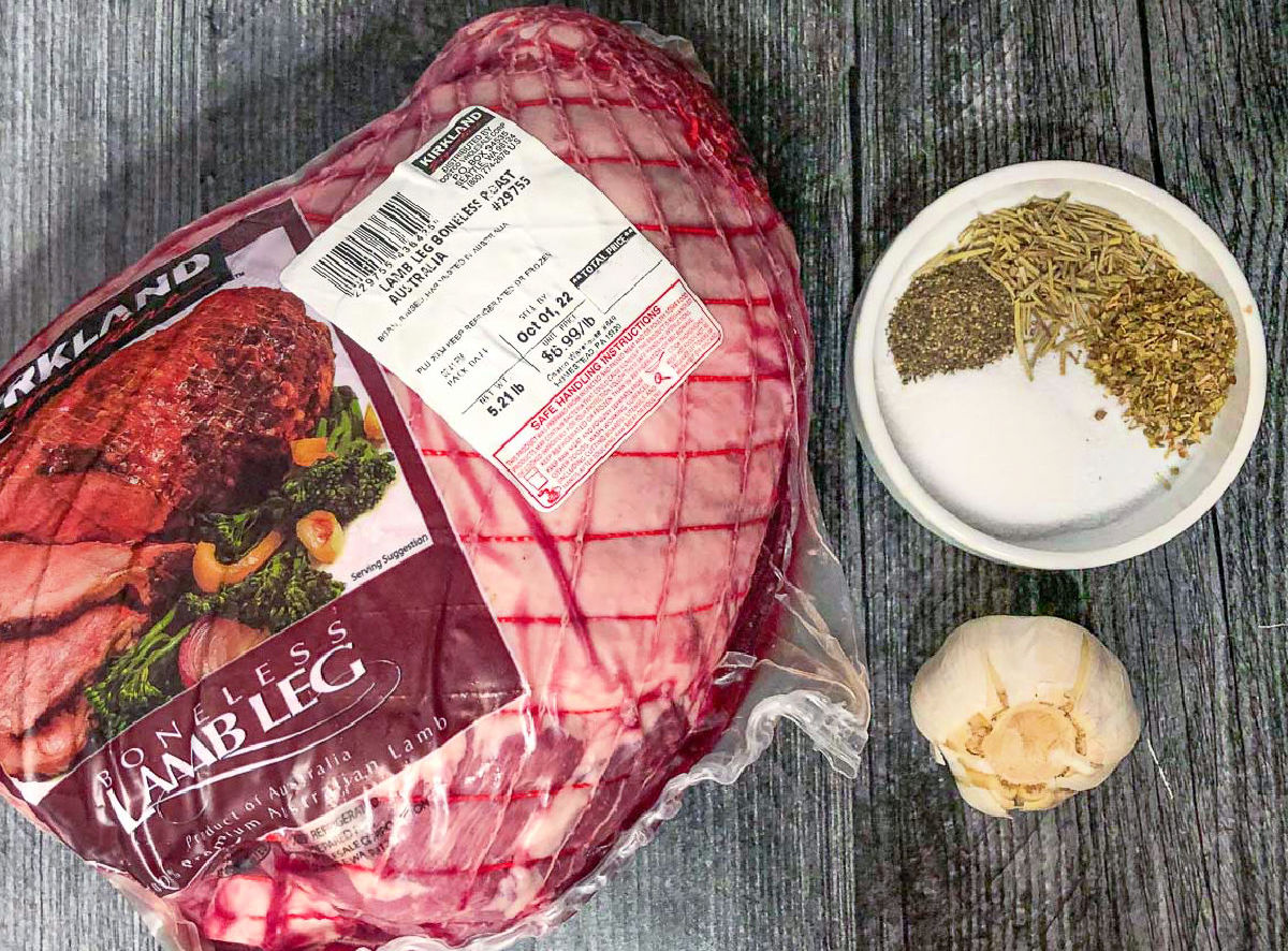 recipe ingredients - leg of lamb, fresh garlic and spices