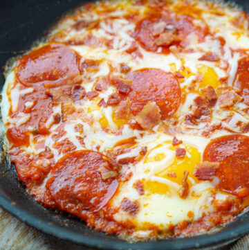 closeup of a skillet with keto pizza eggs with pepperoni