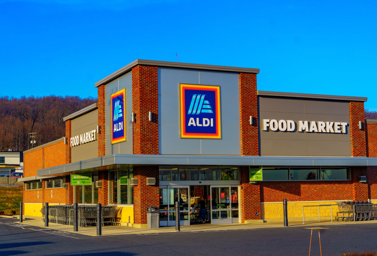 aldi store front where I bought the food for all these keto dinner ideas
