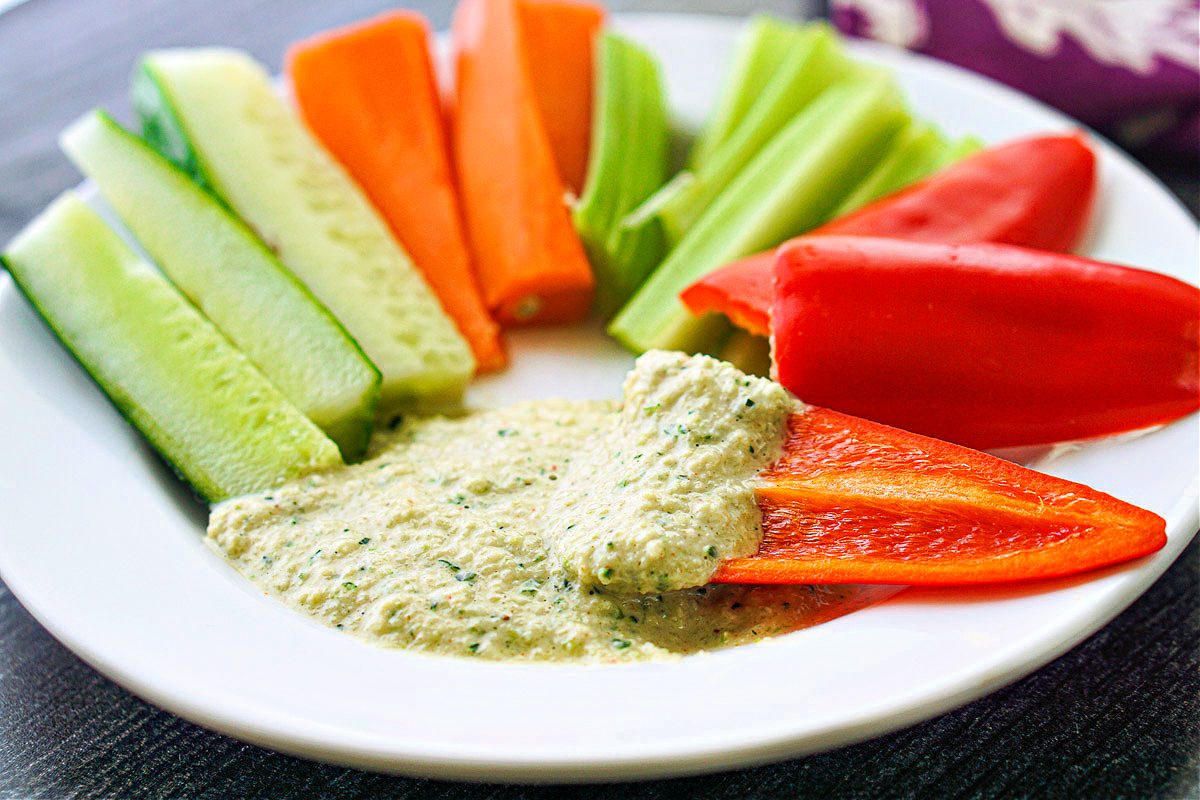 plate with zucchini hummus and fresh veggies