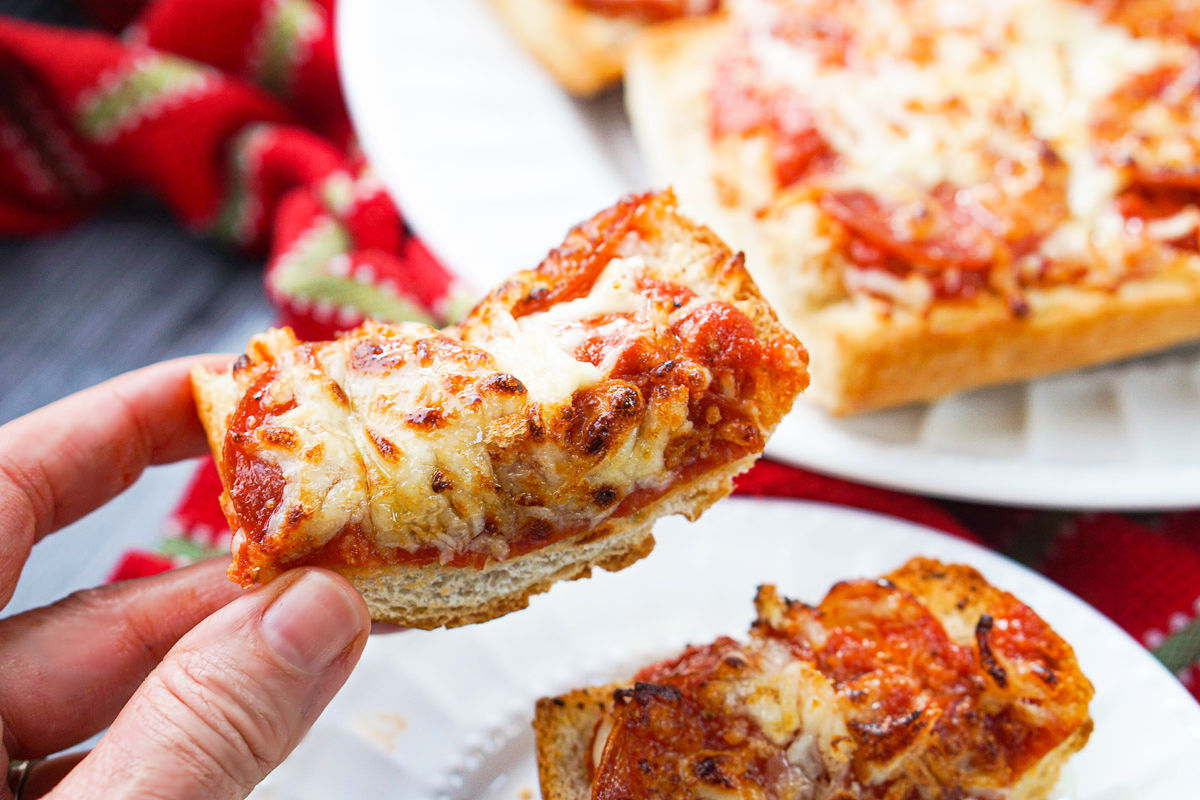 https://mylifecookbook.com/wp-content/uploads/2023/03/airfryer-french-bread-pizza-fingersx.jpg