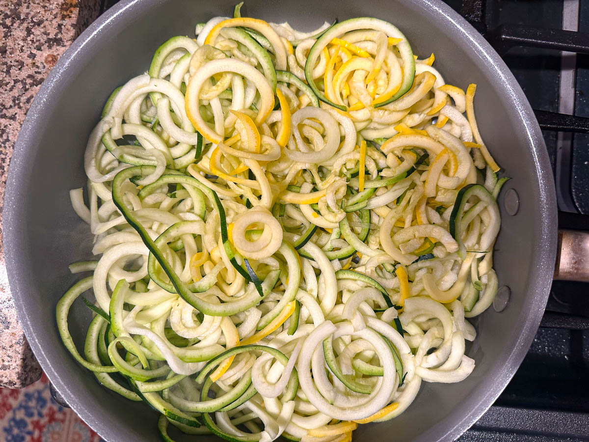 pan with zucchini noodles