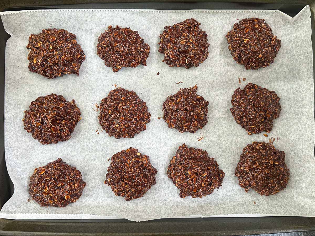 baking sheet with parchment and no bake cookies