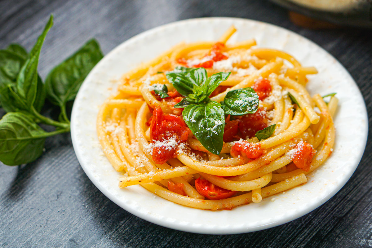 Pasta with Tomatoes Basil Recipe 20 mins with fresh tomatoes