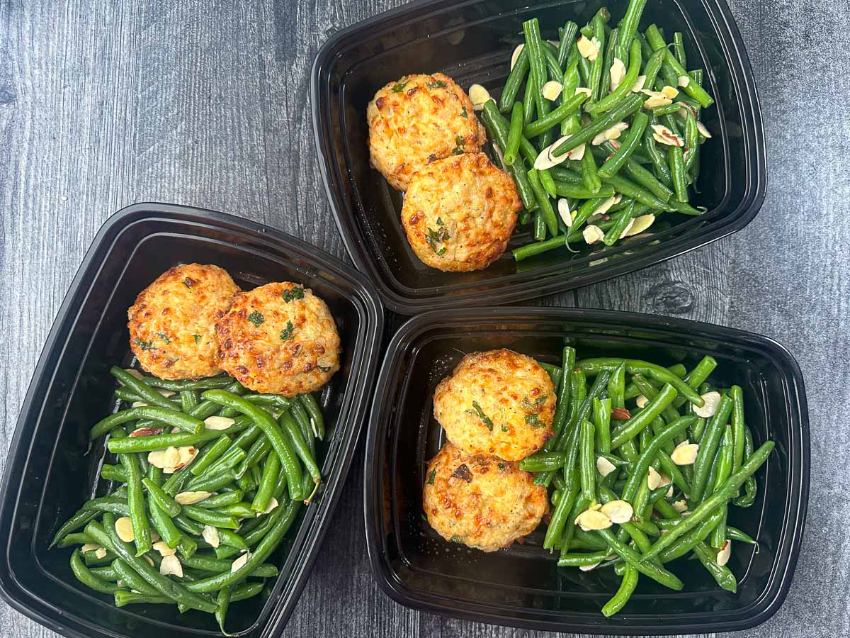 low calorie chicken patties with green beans meal