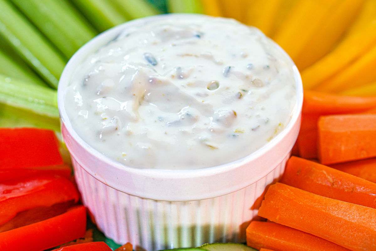Closeup of the finished pickle dip with cottage cheese and fresh cut vegetables.