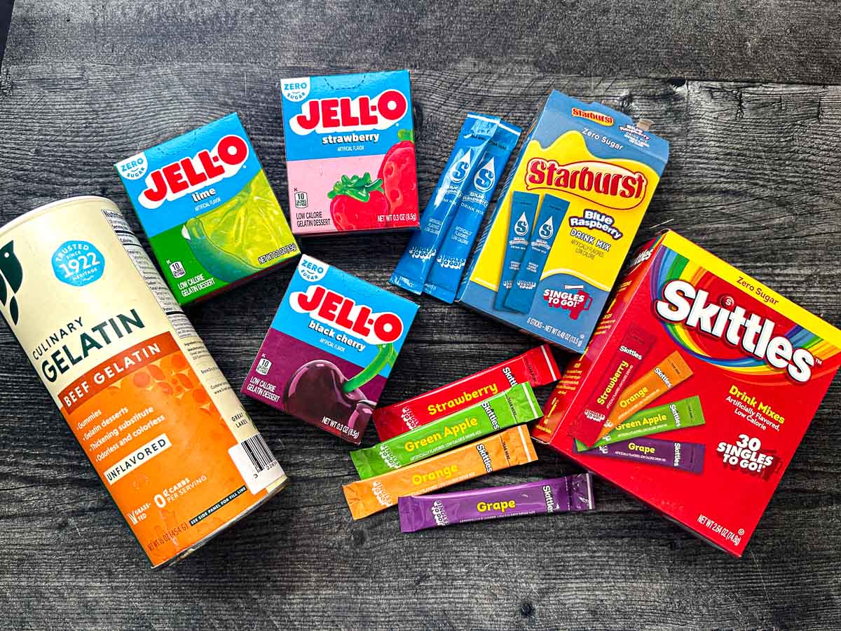 Recipe ingredients - unflavored gelatin, sugar free jello, sugar free drink mix sticks.
