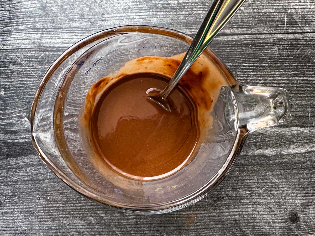 Pyrex measuring cup with liquid sugar free magic shell.