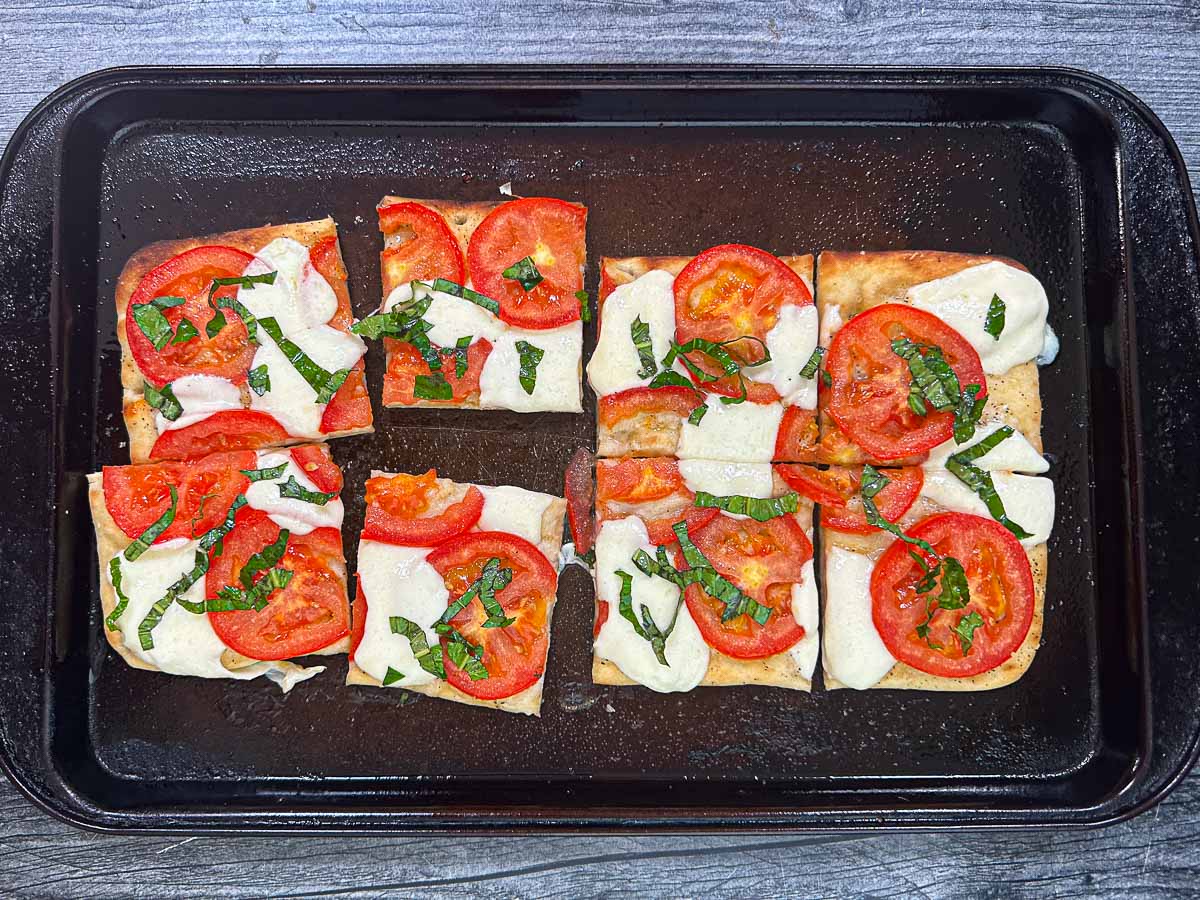 Baking sheet with the finished recipe.